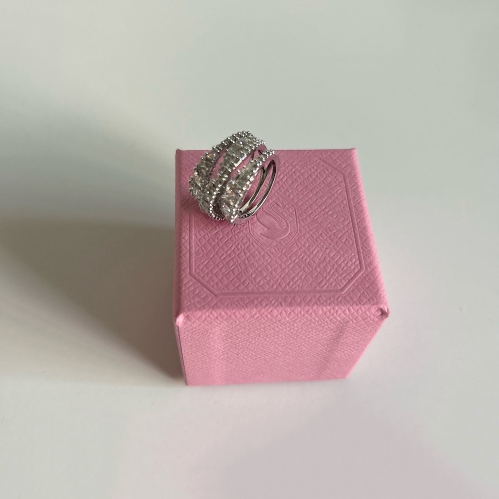Swarovski Hyperbola Wrap Ring Swarovski Twist Wrap Ring Box - Picture 4 of 5